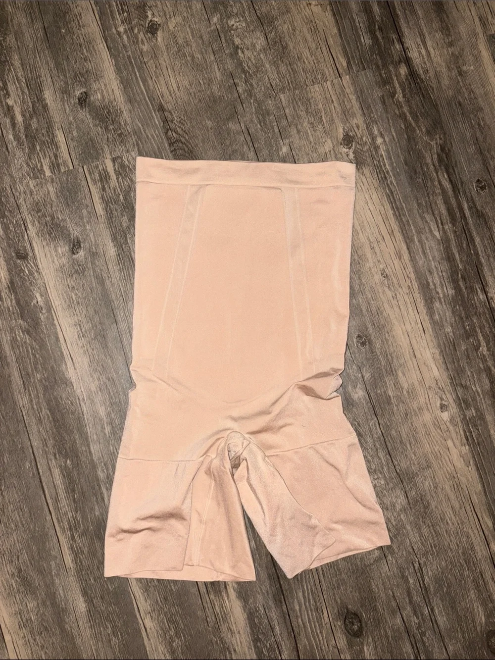 SPANX medium High-Waisted Mid-Thigh Short NWOT